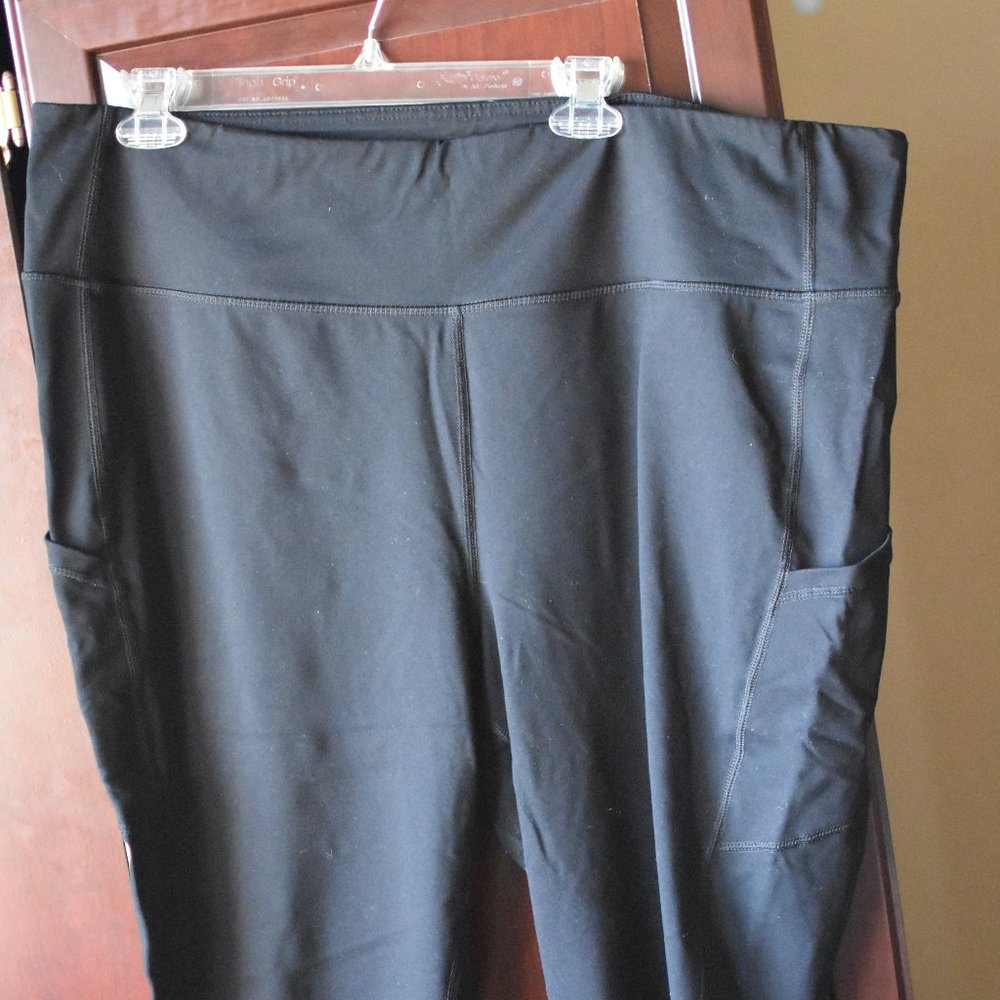 Torrid Active Capri with pockets